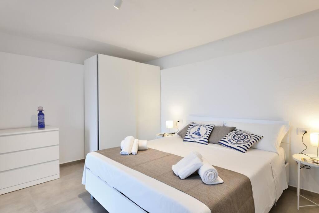 Amazing View - Exclusive Apartment Portu Frailis 아르바탁스 외부 사진